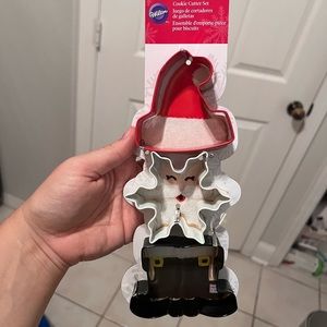 Holiday cookie cutter set